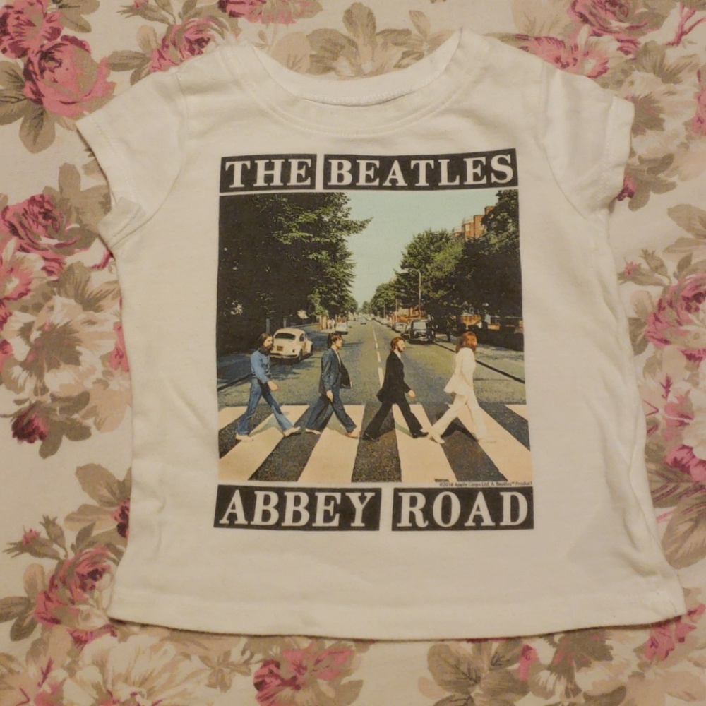 A short sleeve shirt